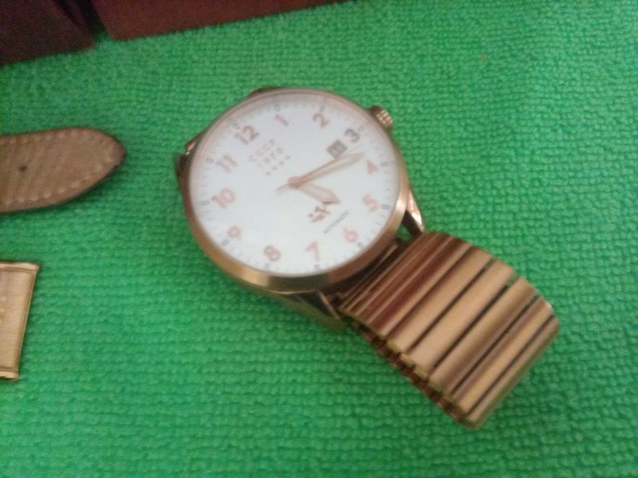 Relógio automático design de Alexander Shorokhoff