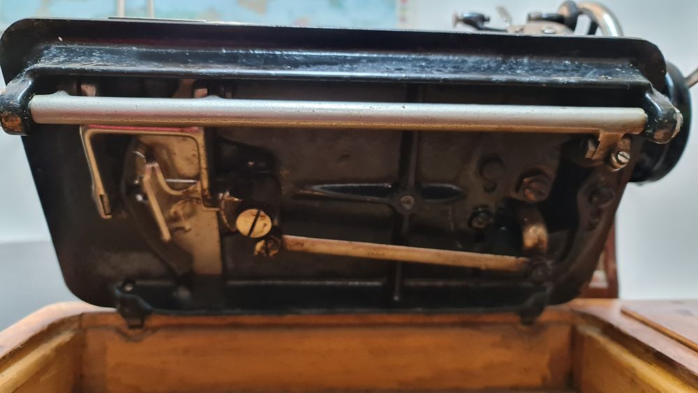 Singer sewing machine424833535968563202