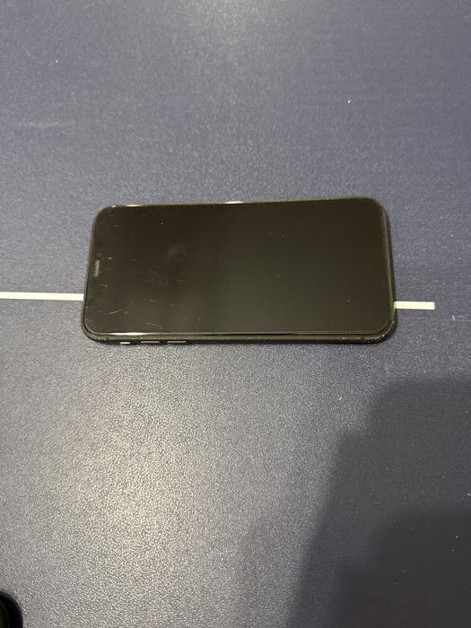Iphone 11 czarny.