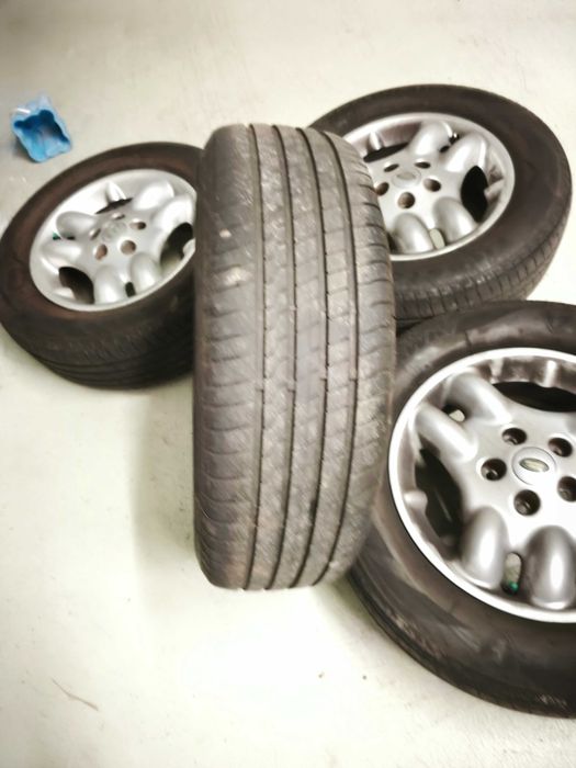 Vendo 4 jantes originais Land Rover 16” com pneus Firestone Roadhawk 215/68 R16 98H