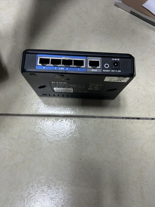 D-Link DIR-100 . D-  Link DIR-300