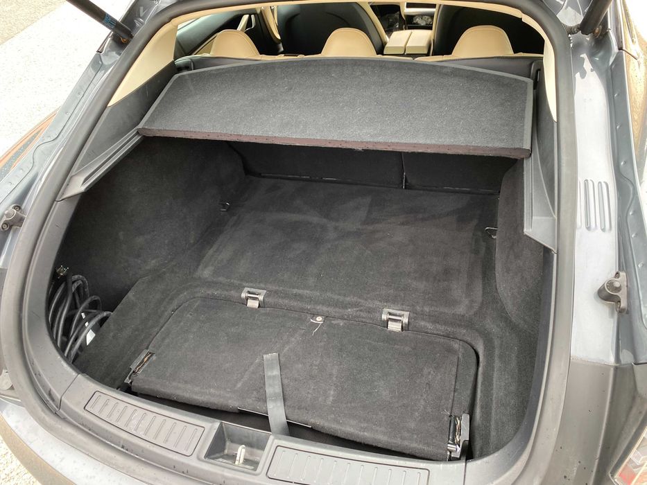 Tesla Model S 85 com motor e baterias já substituídas