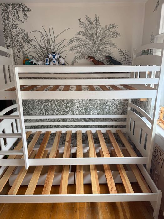 Potrójne łóżko piętrowe