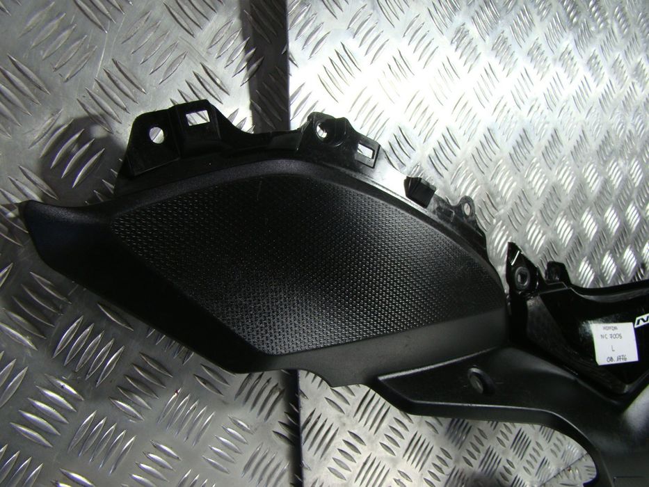 WYPEŁNIENIE OWIEWKI PLASTIK PRZÓD HONDA NC700S LEWA