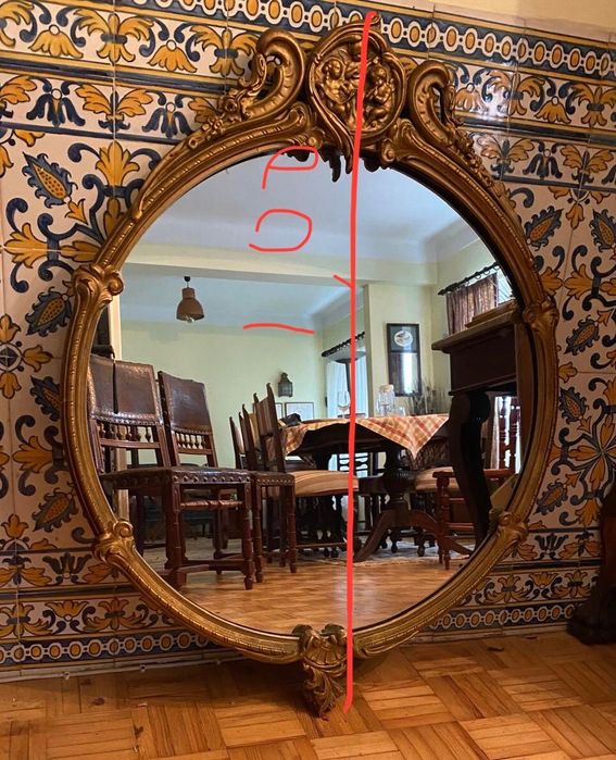 Espelho com moldura em madeira e gesso