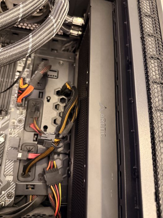 Ryzen 7 3700x + b450 tomahawk max + Arctic LF II 360