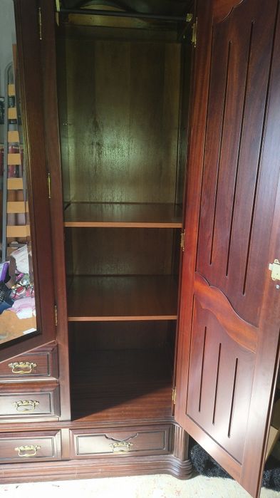 Roupeiro de mogno
