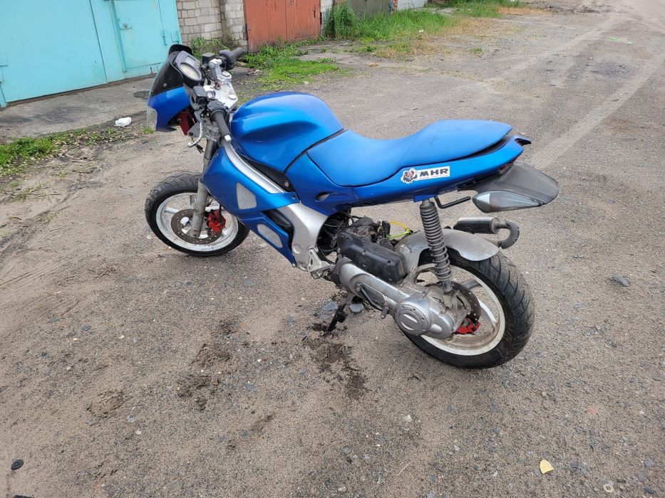 Скутер мотоцикл Gilera DNA на ходу
