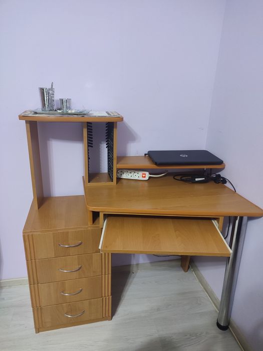 Продам маленький комп'ютерний стіл