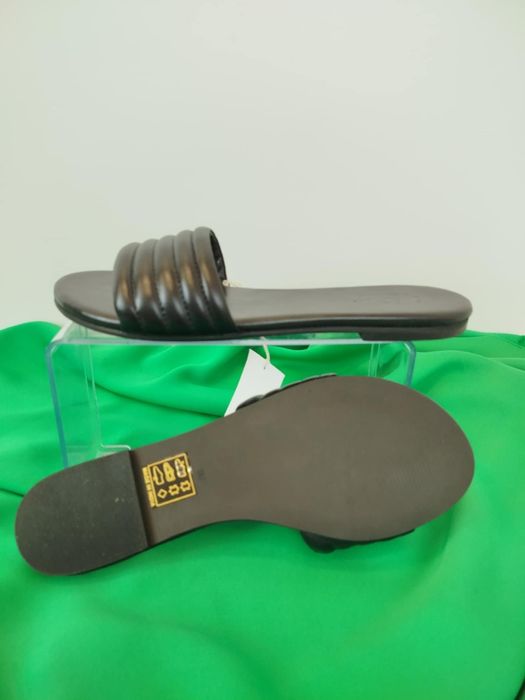 Eleganckie Klapki Czarne