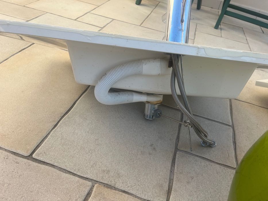 Labatorio com torneia Grohe incluida