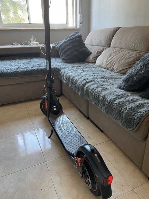Ninebot F40 — 150 €  Vendo trotinete elétrica Segway Ninebot F40