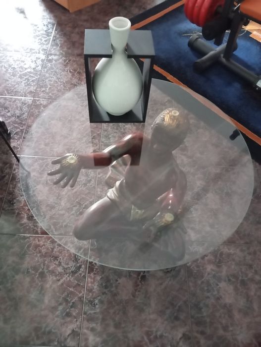 Mesa de apoio antiga.
