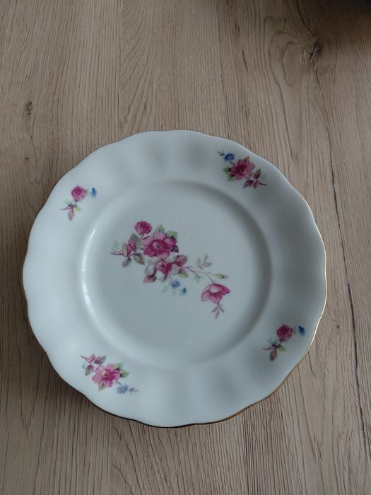 Porcelana Karolina lata 60/70 - talerze głębokie, obiadowe i małe
