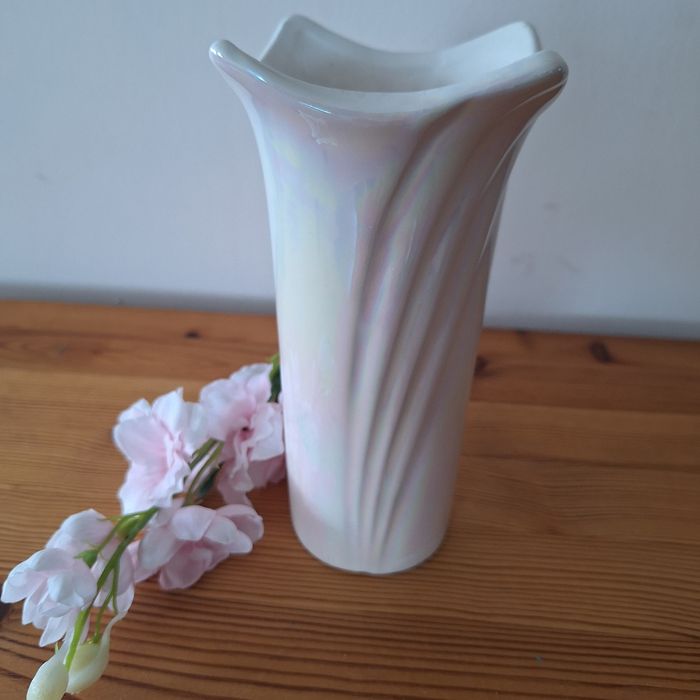 Wazon ze szkliwionej ceramiki