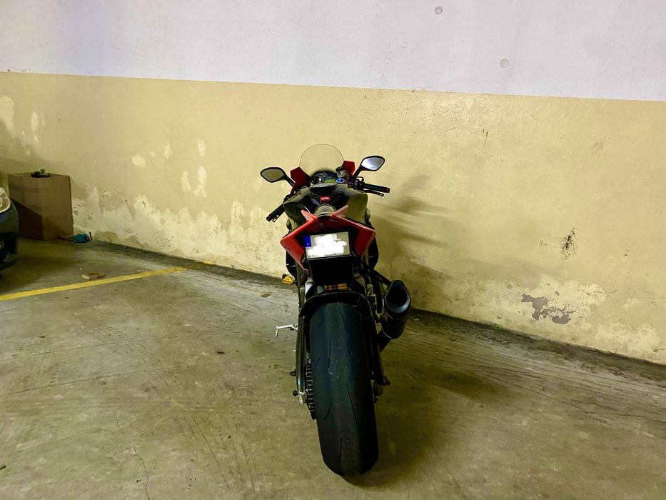 Aprilia RSV4 Factory