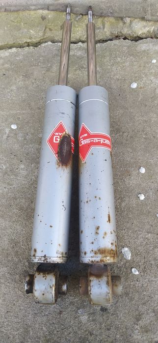 Амортизатор задній KYB каяба лівий правий Gas-A-Just на авто Volvo