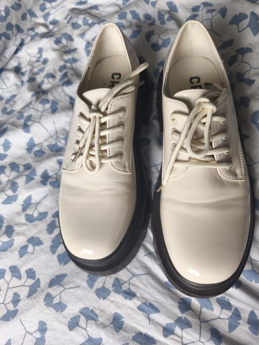 Buty beżowe Cropp 39