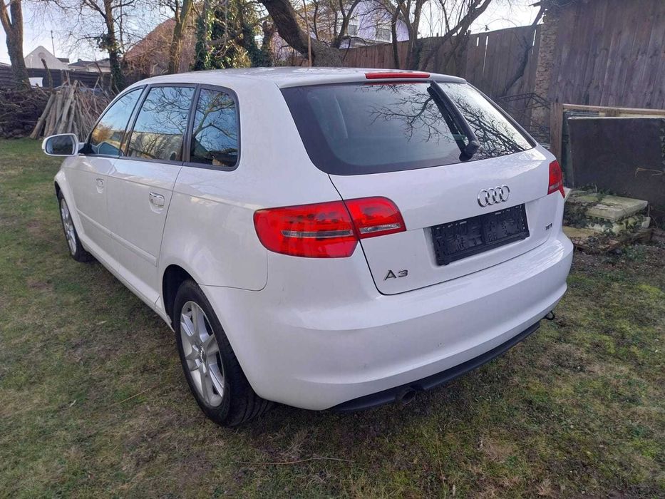 Audi A3 8P Sportback 1.6tdi uszkodzony