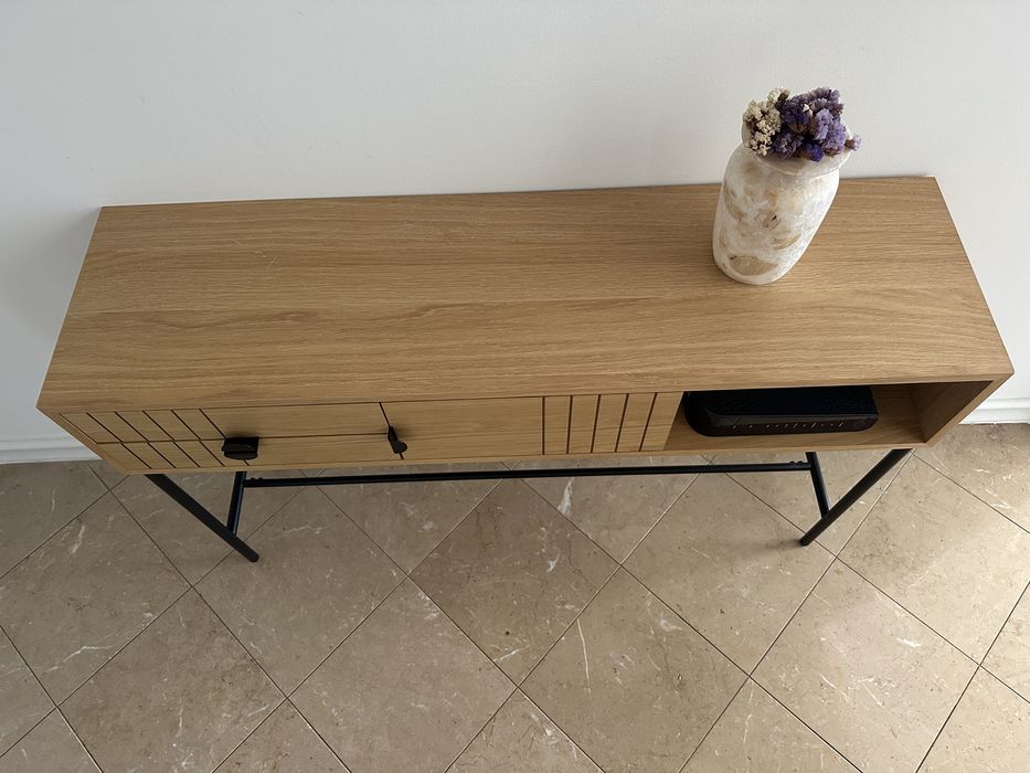 Consola em Carvalho com arrumação