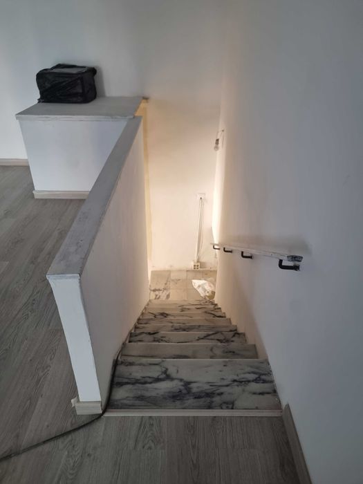 Espaço comercial de 2 pisos com cerca de 140 m²