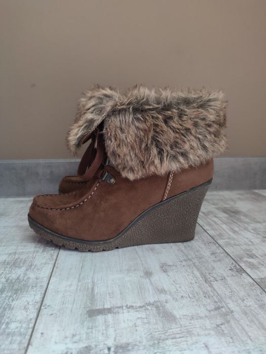 Buty zimowe z futerkiem na koturnie Graceland 38