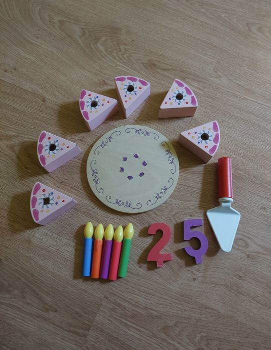 Drewniany tort do zabawy