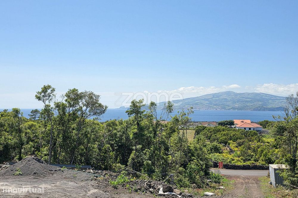 Terreno Urbano de 12.524 m² na Criação Velha com potencial turístic...