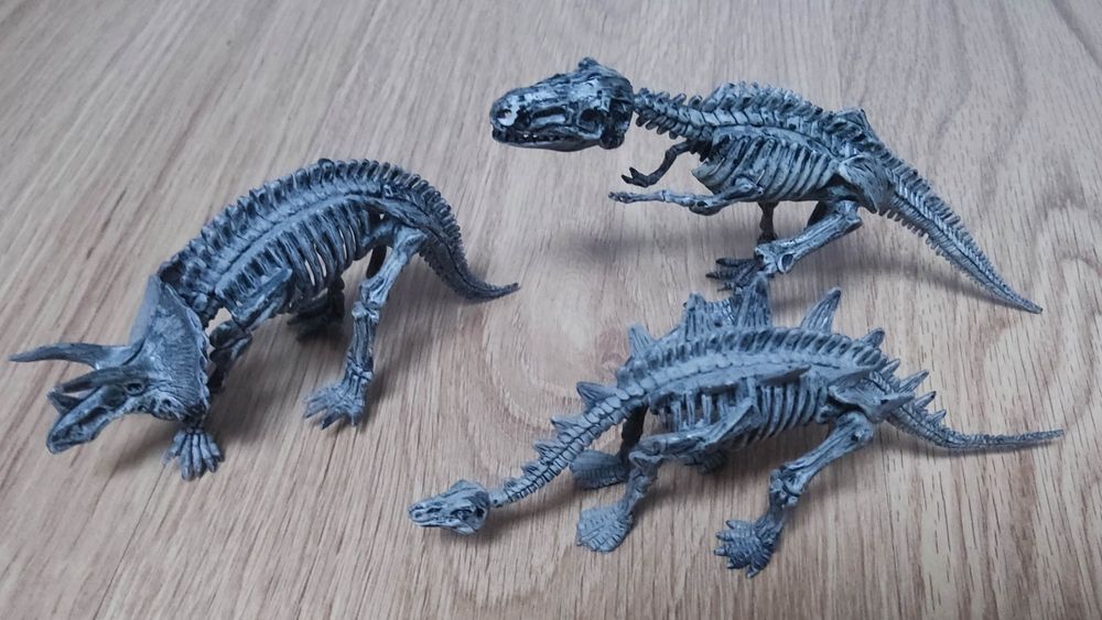 3 Figuras Dinossauros em esqueleto (desmontáveis)