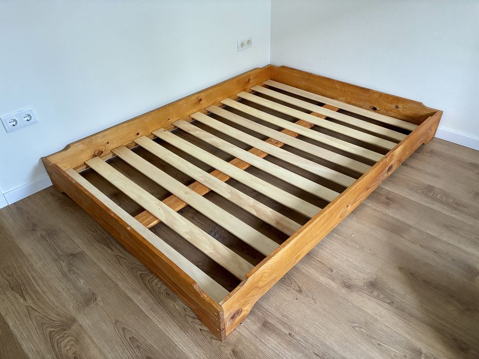 Cama Montessori de casal LUFE em madeira maciça + colchão 140×190