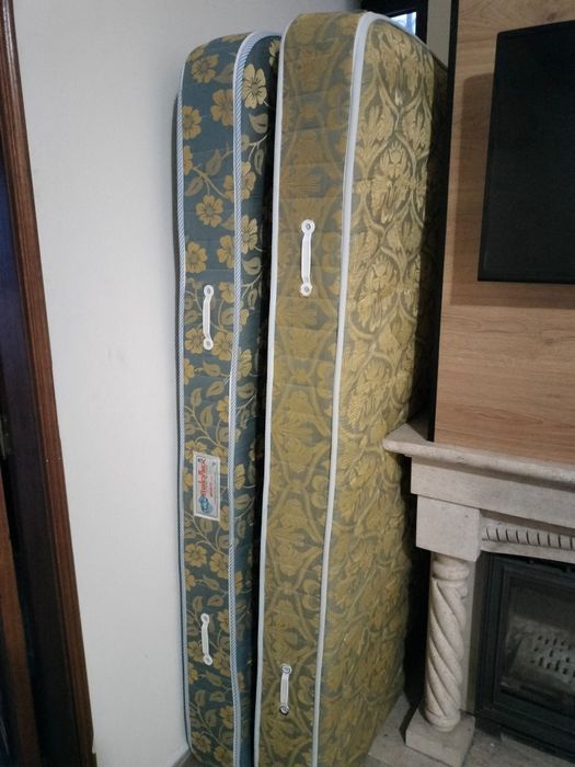 Duas camas de solteiro