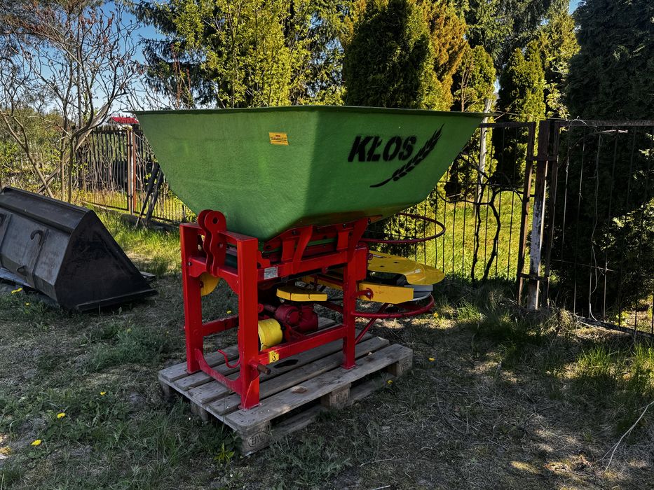 Rozsiewacz nawozowo-wapniowy KŁOS dwutalerzowy 600l
