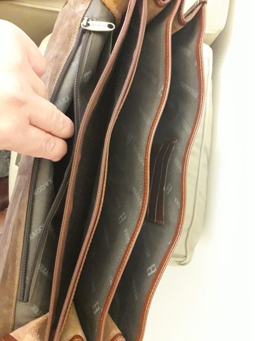 Pasta em pele marca Hexagona