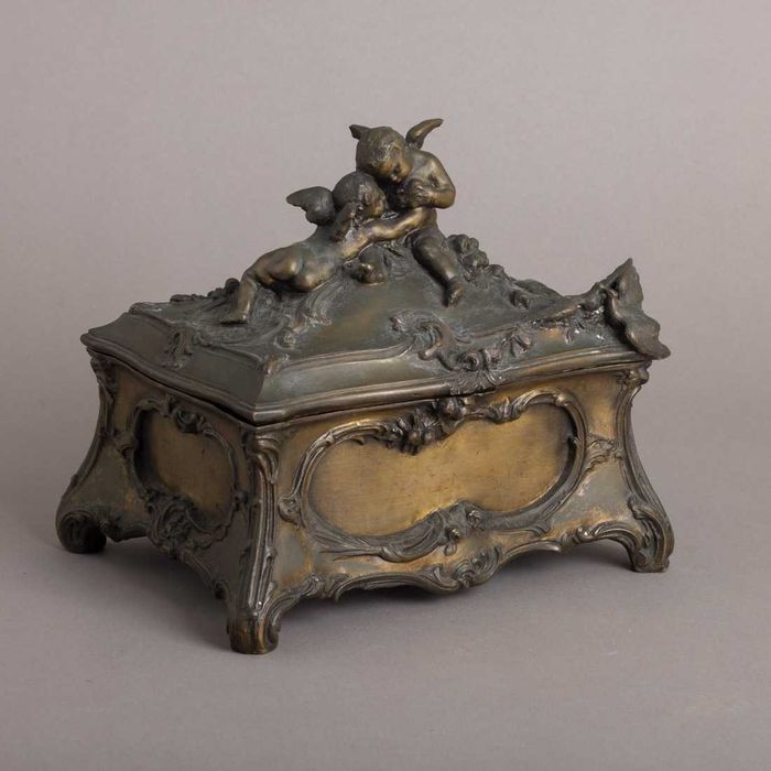 Caixa em Metal forrada a Veludo