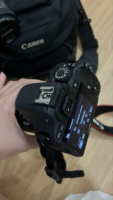 Canon EOS 2000D + 2 Objetivas (18-55mm IS STM + 55-250mm IS STM) – Excelente Estado
