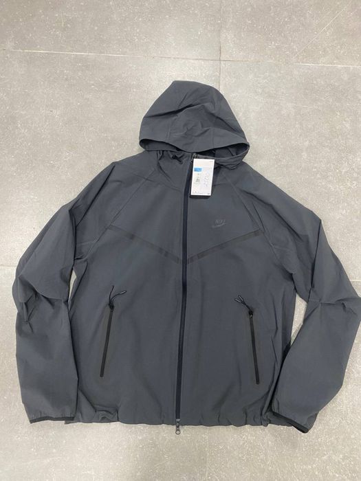 Оригінальна вітровка Nike Tech Woven Jacket  HM7151 в різних кольорах