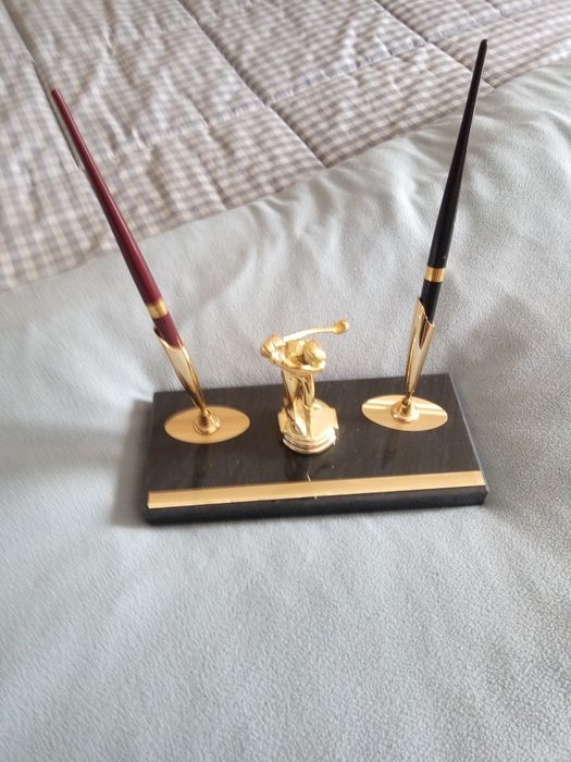 Various decorative items424832133361182720