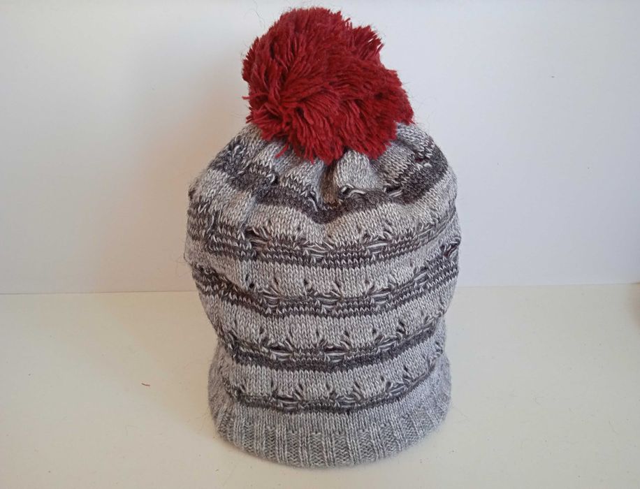 Шапка з помпоном