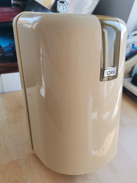 Pojemnik na ręcznik papierowy w rolce Tork