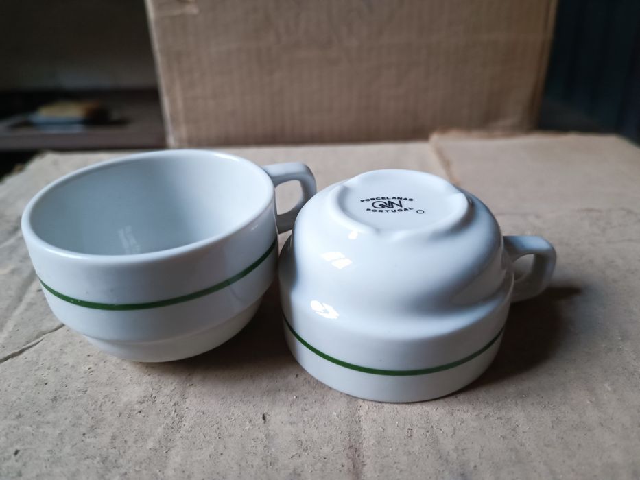 Chávenas e pires de porcelana para café