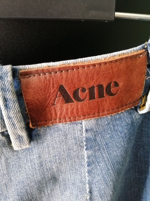 Niebieskie jeansy Acne