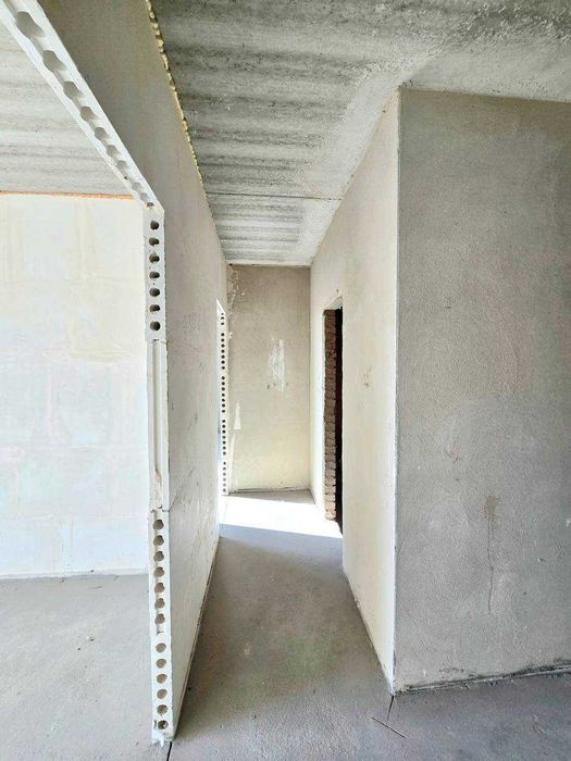 Простора однокімнатна квартира з початковим ремонтом, 2 поверх