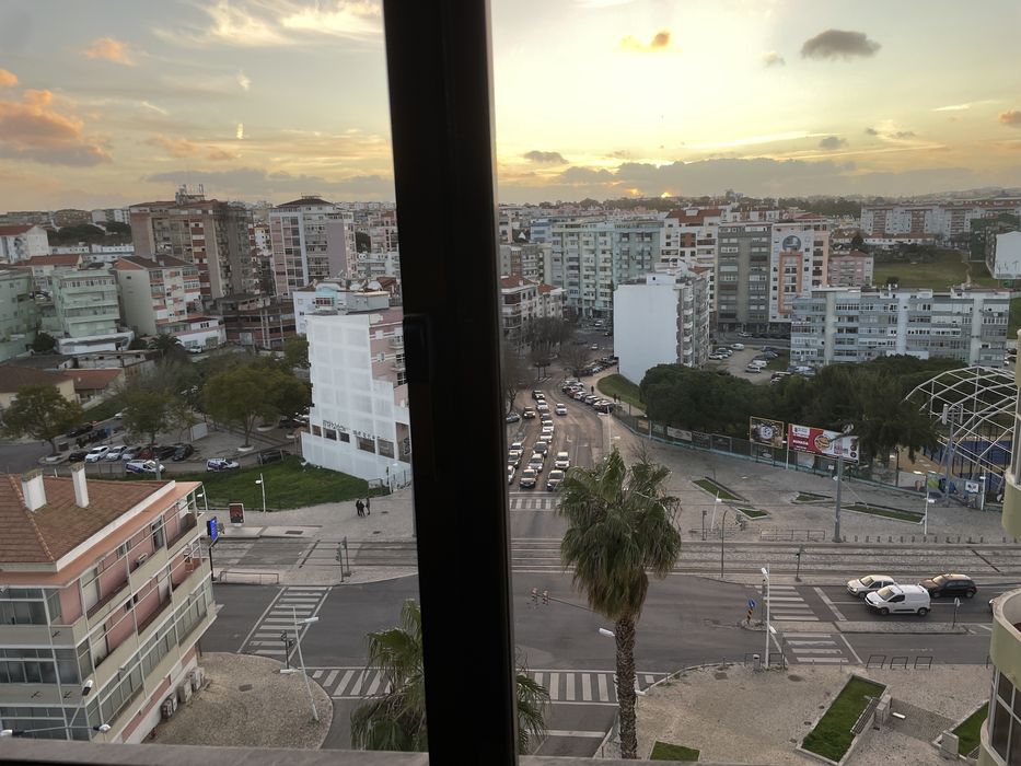 Quarto Almada, 1minuto a pé da estacao do metro