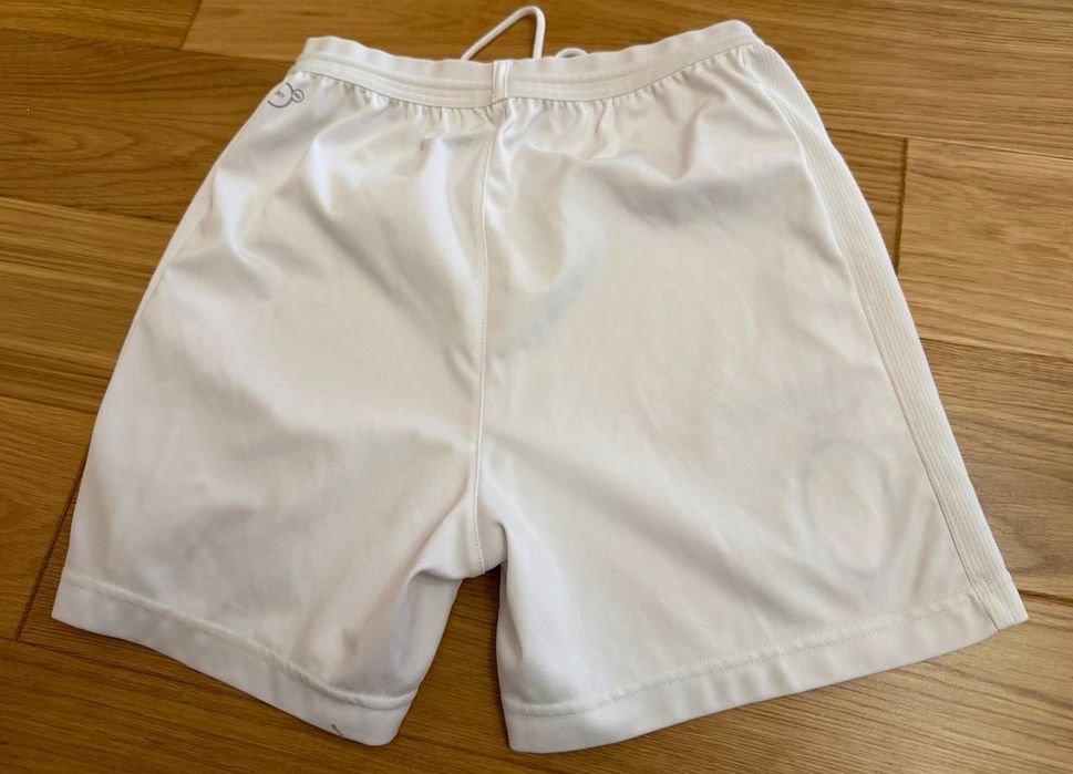 Шорти — це Puma AC Milan 2024-25 Home Shorts для дітей на 13-14 років