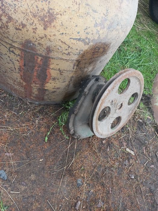 бетоно мішалка 300 літрів. кругла.також цеп.