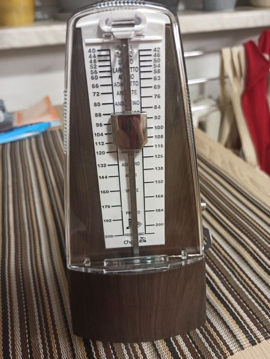 Metronom mechaniczny z akcentacją, Cherub, WSM 330, brązowy, jak nowy