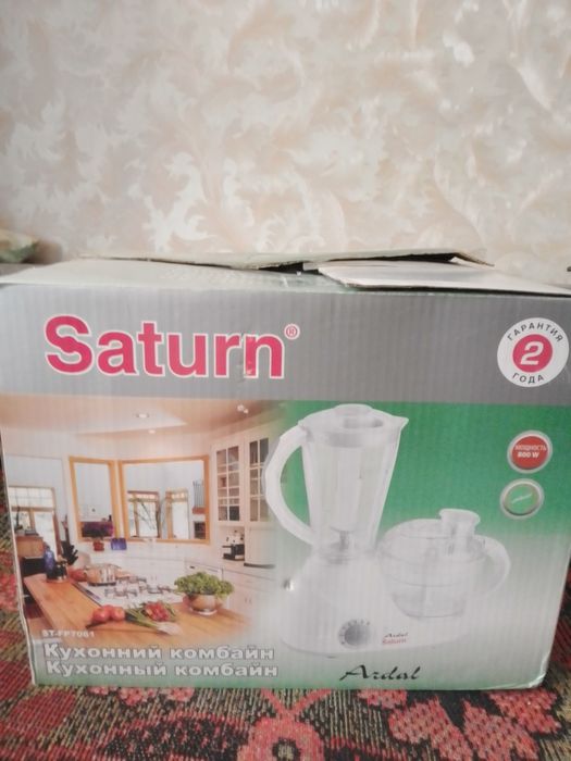 кухонний комбайн,,Saturn,,новий в упаковці ціна 1500 грн