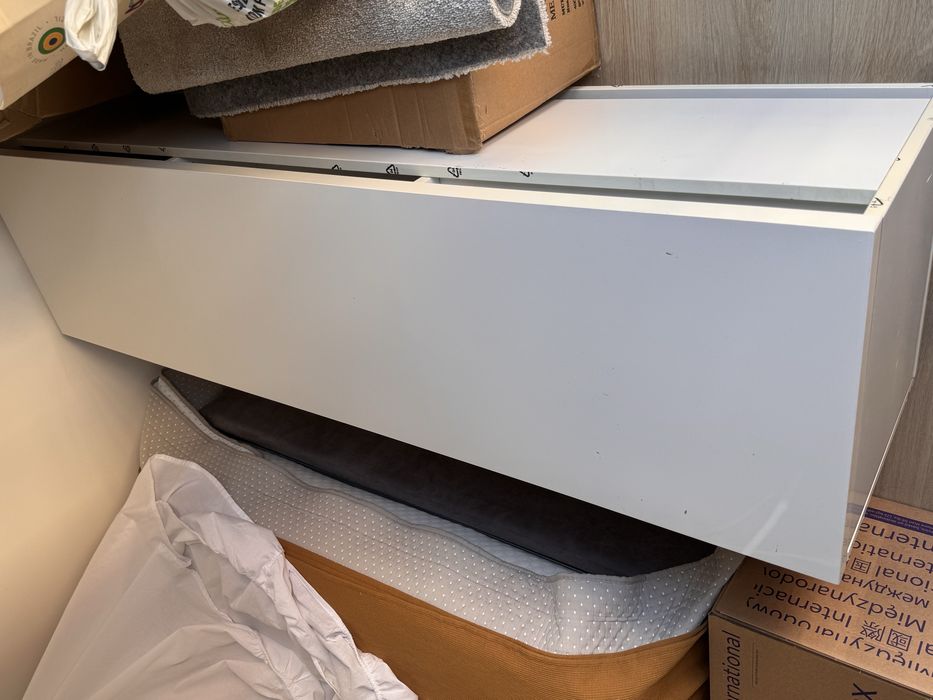 Movel TV lacado usado com apenas algumas marca de uso