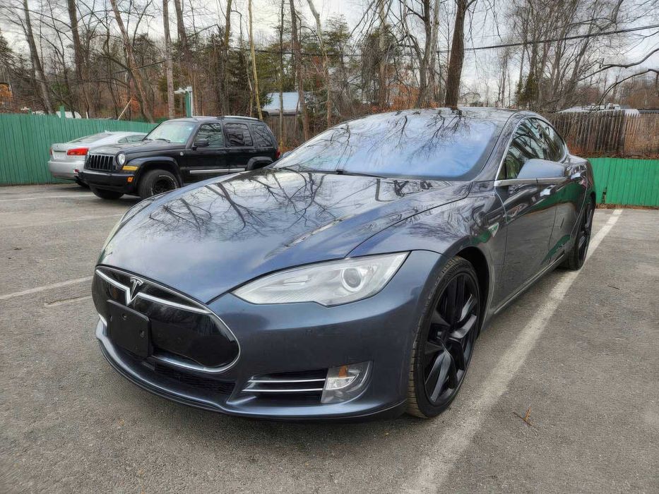 Tesla Model S      2016
