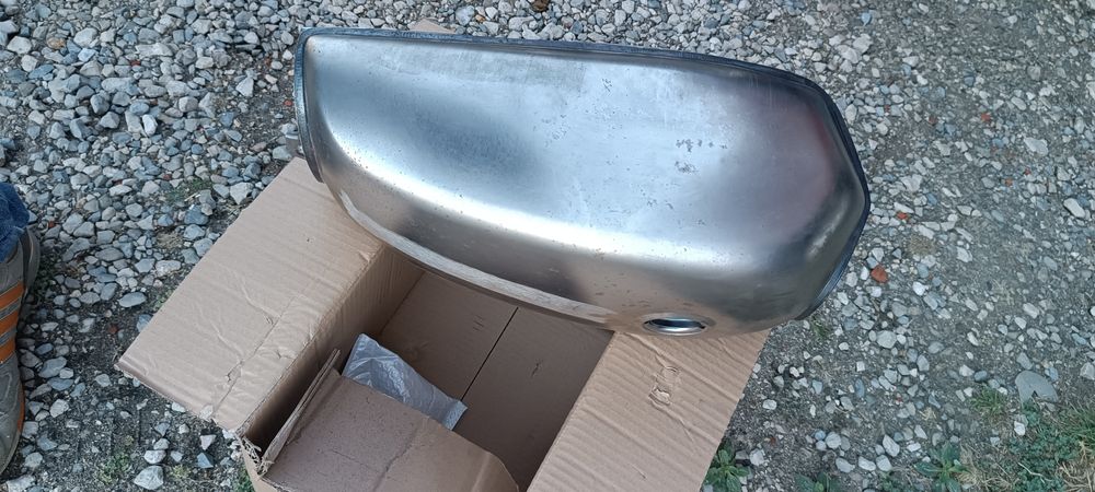 Banco e depósito scrambler café racer